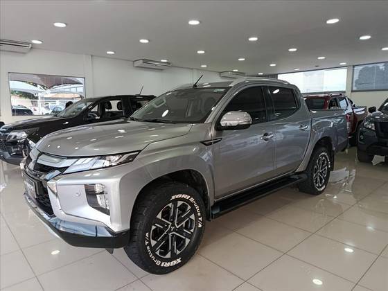 MITSUBISHI L200 TRITON 2.4 16V TURBO DIESEL SPORT HPE-S CD 4P 4X4 AUTOMÁTICO